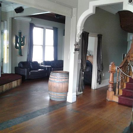 Shooters Saloon Hotel & Cabins 奥克兰 外观 照片